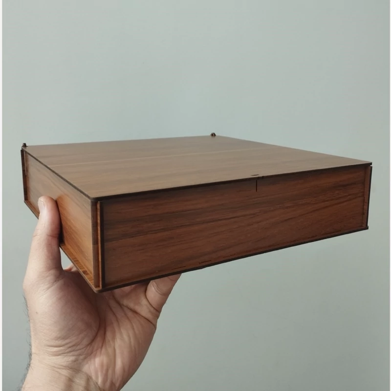 جعبه هدیه چوبی کد 8 (25در25در5) (پس کرایه)