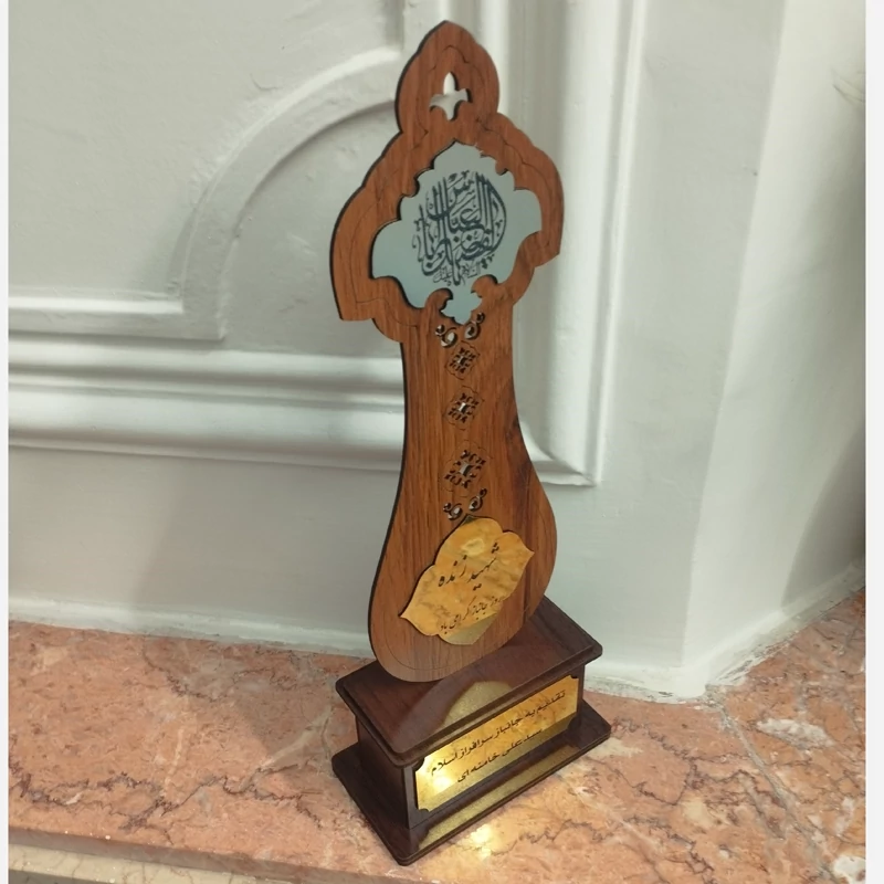 تندیس چوبی طرح جانباز (پس کرایه)