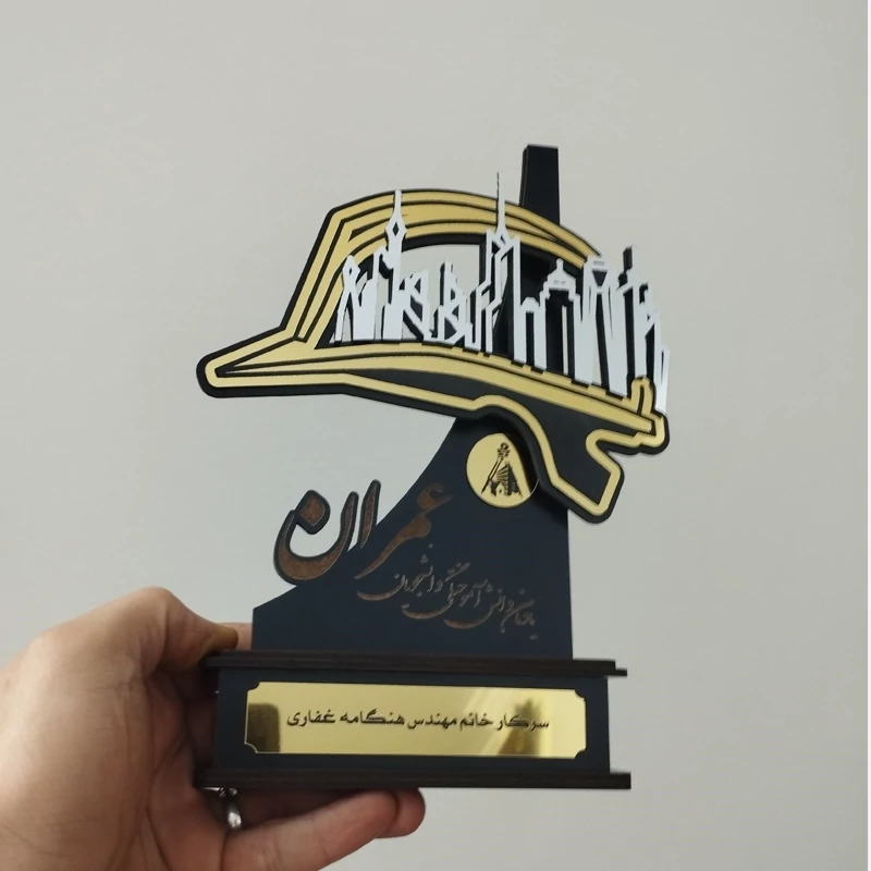 تندیس چوبی طرح مهندسی عمران(پس کرایه)