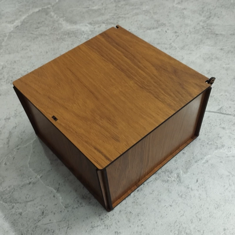 جعبه هدیه چوبی کد12 (14 در 14 در ارتفاع 8 ) (پس کرایه)